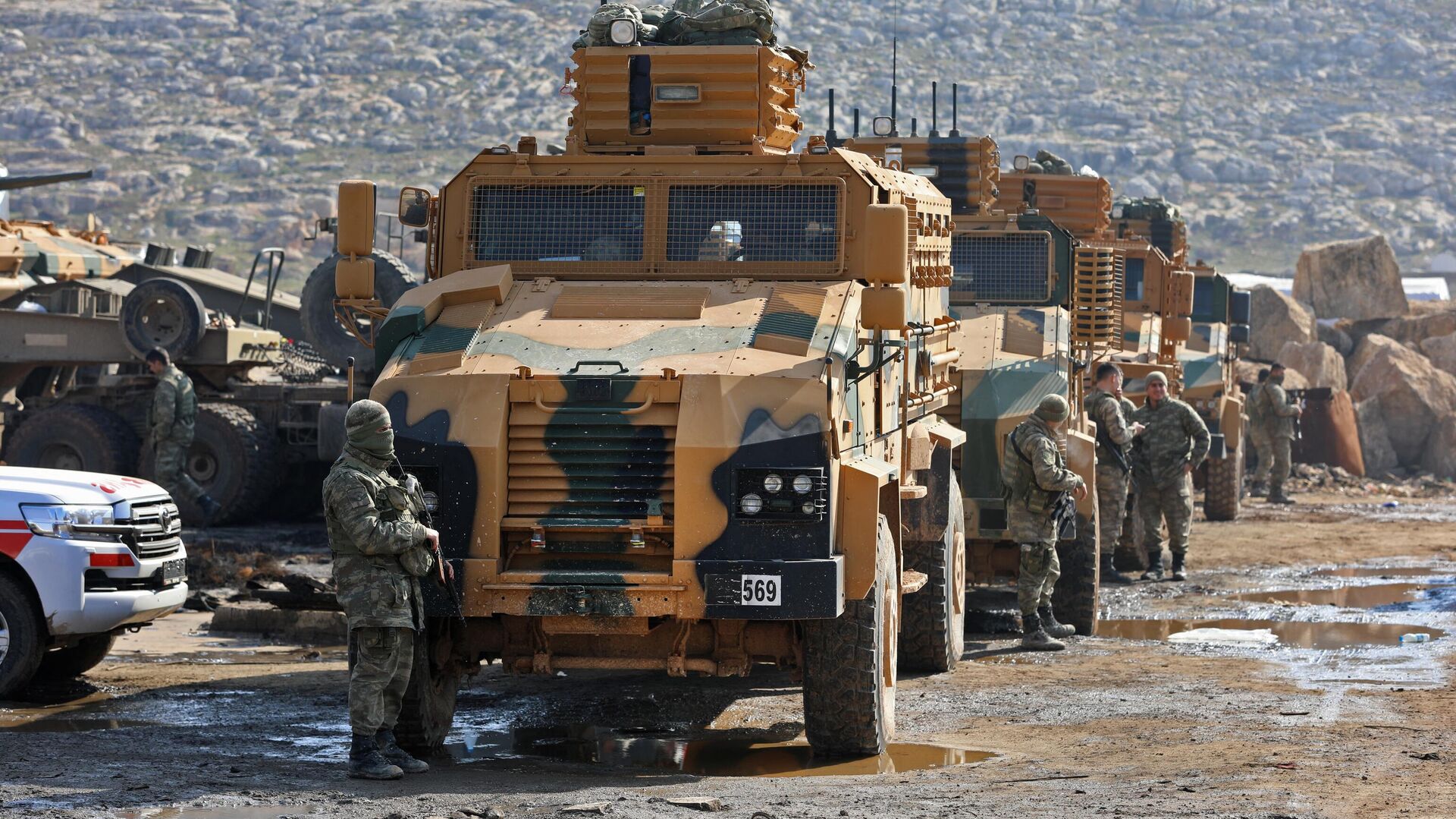 WSJ: ABŞ Türkiyə qüvvələrinin Suriya sərhədində cəmləşməsindən narahatdır