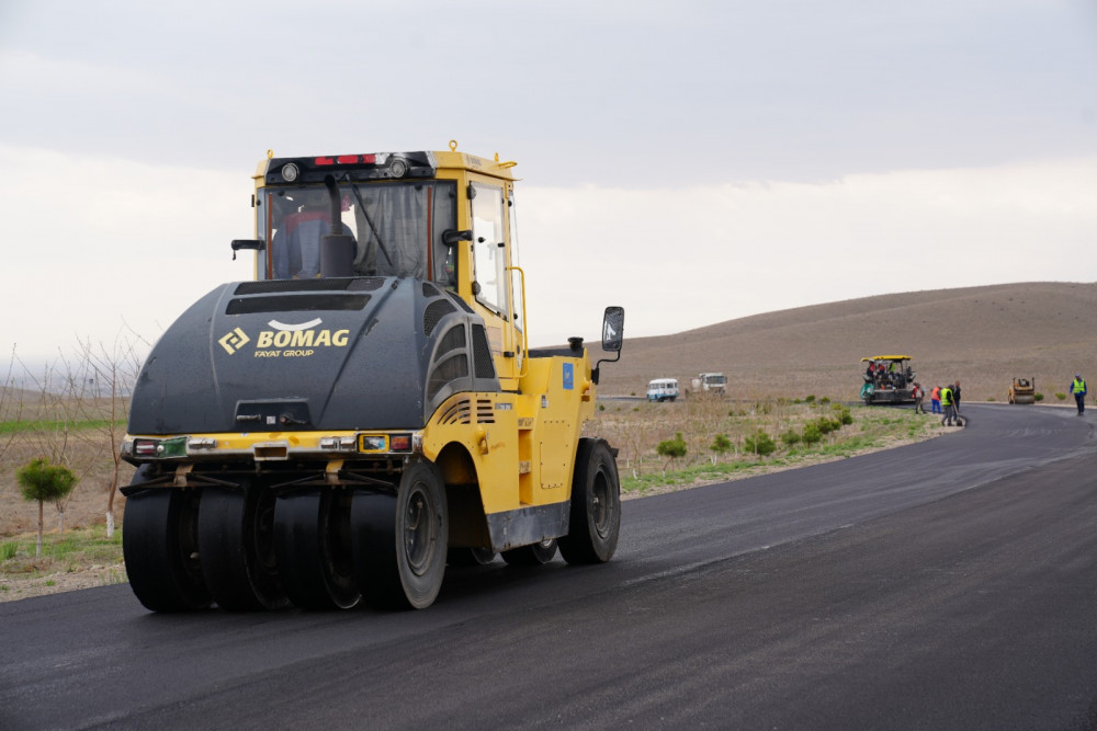 Naxçıvanda uzunluğu 5.1 km təşkil edən avtomobil yolunda əsaslı təmir işləri davam edir
