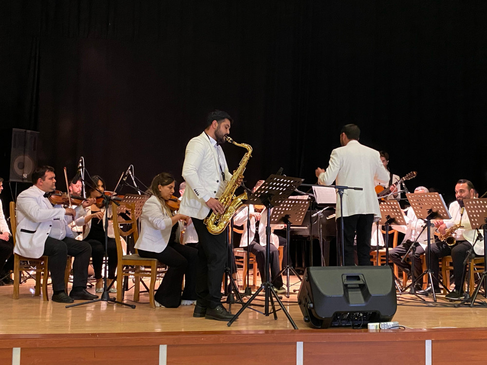 Naxçıvan Dövlət Filarmoniyasının Estrada Orkestri “Konstitusiya və Suverenlik İli”nə həsr olunmuş konsert proqramı ilə Culfa Rayon Mədəniyyət Sarayında çıxış edib