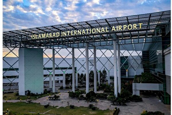 Pakistan hava məkanını Hindistana bağladı