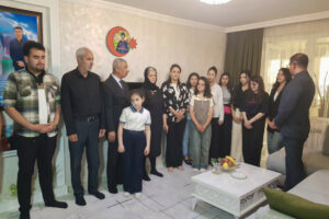 Gənclər şəhid ailələrini ziyarət edib – FOTO