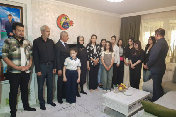 Gənclər şəhid ailələrini ziyarət edib – FOTO