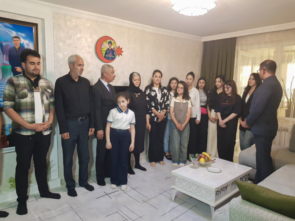 Gənclər şəhid ailələrini ziyarət edib – FOTO