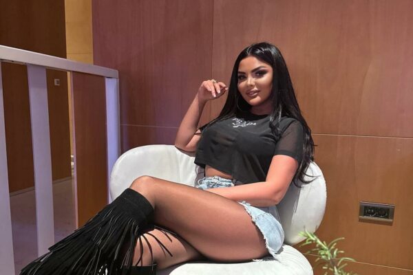 Müjgan Ayxan:”Ayda 30 min manat xərcləyirəm, məni qane etmir”