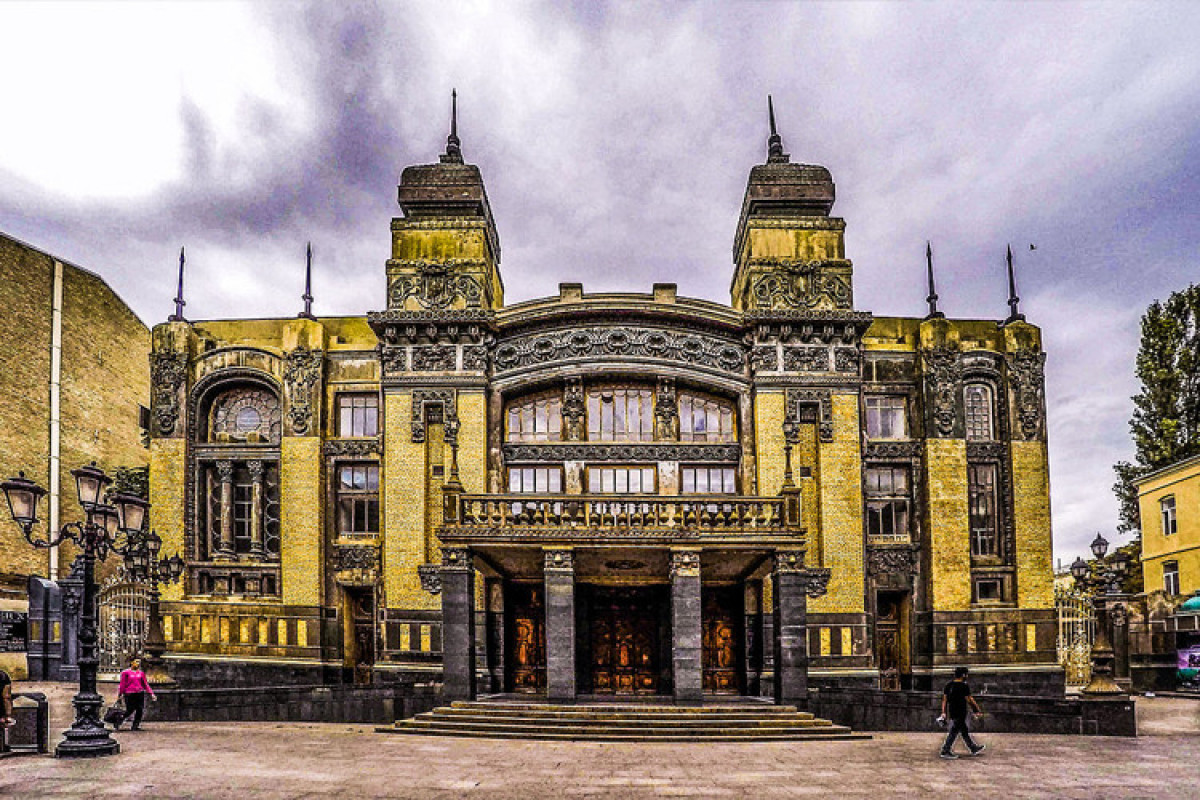 Opera və Balet Teatrının direktor müavini vəzifəsindən azad edilib