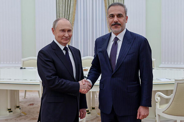 Putin Hakan Fidanı qəbul etdi