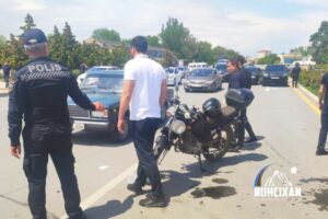 Naxçıvan şəhərində avtomobillə motosiklet toqquşub, xəsarət alan var