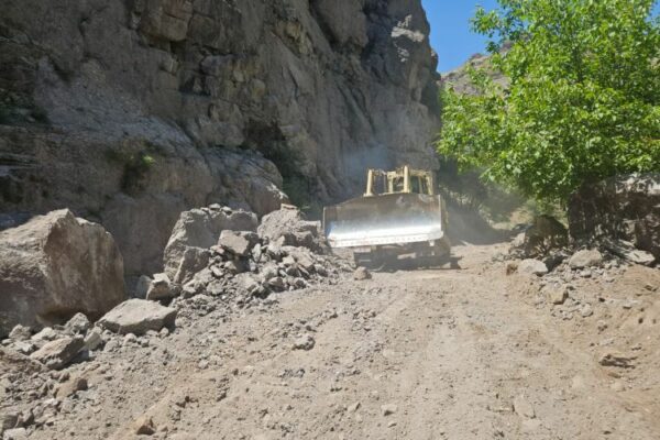 Ordubadda avtomobil yolunda qaya uçqunu baş verib