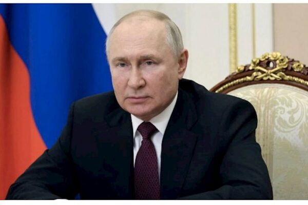 “Rusiya Ukrayna ilə gələcək sülh müqaviləsi üzrə memorandum üzərində işləməyə hazırdır” – Putin
