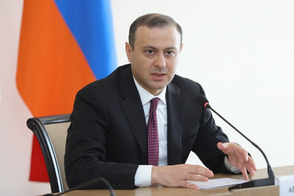 “Sülh müqaviləsi ilə bağlı irəliləyiş yoxdur” – Armen Qriqoryan