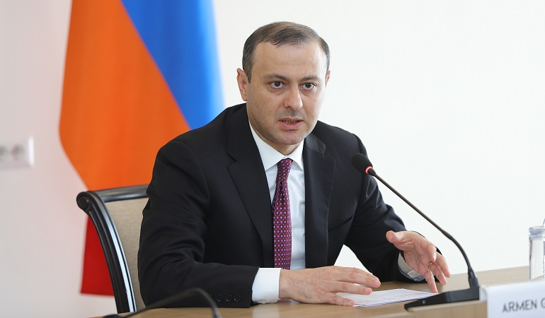 “Sülh müqaviləsi ilə bağlı irəliləyiş yoxdur” – Armen Qriqoryan