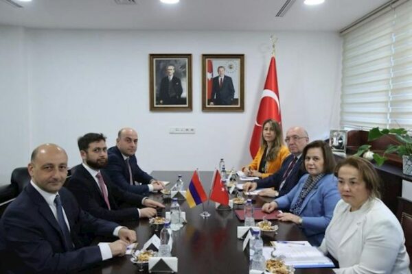 Türkiyə və Ermənistan rəsmiləri Ankarada görüşüb