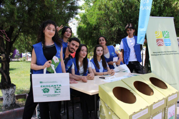 Naxçıvanda “Polietilen torbaları gətir, ekoçantanı götür!” aksiyası keçirilib
