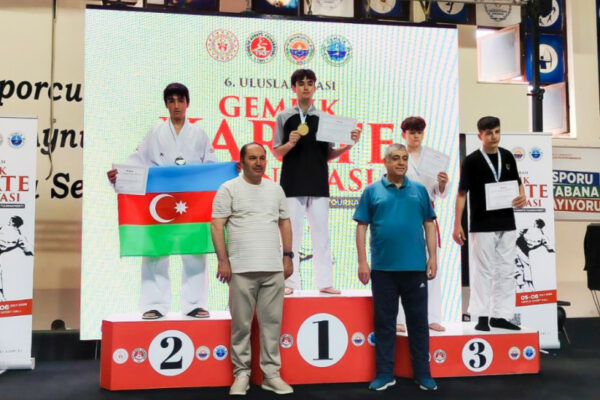 Naxçıvanlı karateçi Rafiq Hüseynli beynəlxalq turnirdə gümüş medal qazanıb