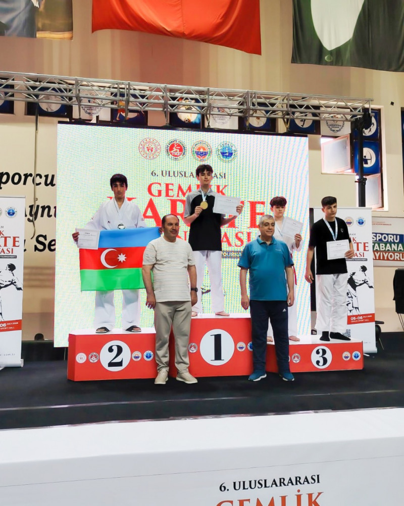 Naxçıvanlı karateçi Rafiq Hüseynli beynəlxalq turnirdə gümüş medal qazanıb