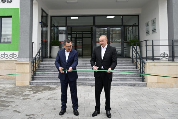 Azərbaycan və Qırğızıstan Prezidentləri Xıdırlı kəndində yeni məktəbin açılışını ediblər