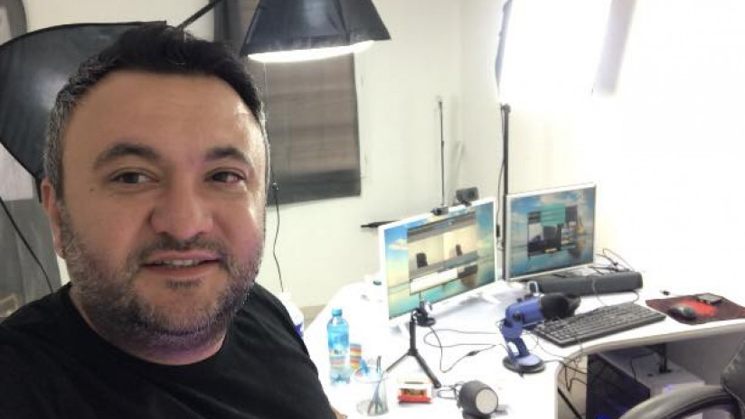 Xaricdə yaşayan blogerə qiyabi hökm oxunub