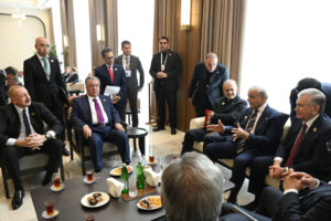 Liderlər çay süfrəsi arxasında – Fotolar