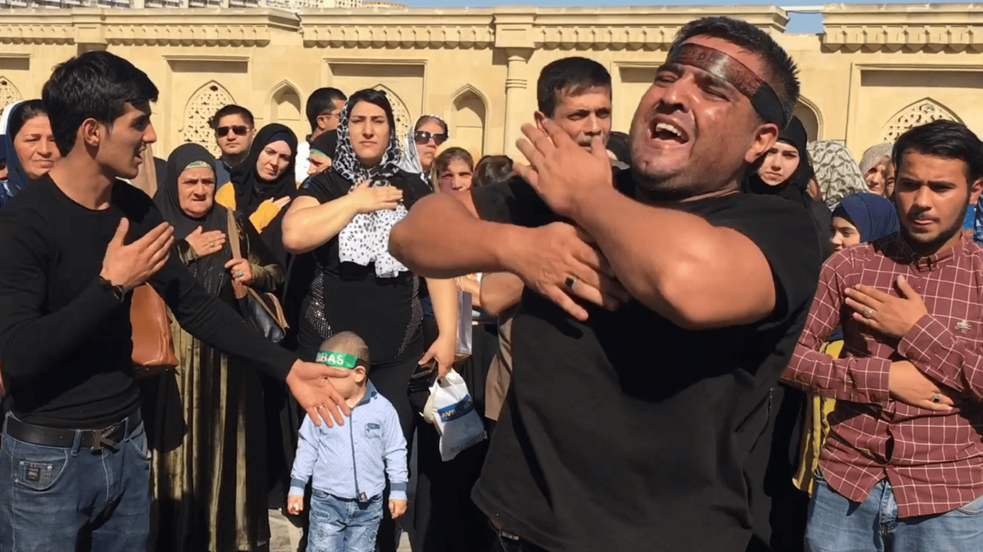Azərbaycanda Aşura günü: Qadınlara ağlamaq, uşaqlara məscidə girmək qadağan olundu
