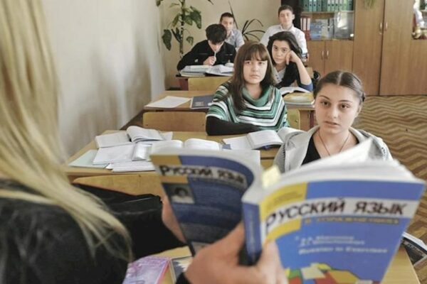 Rusdilli məktəblər bağlanacaq?