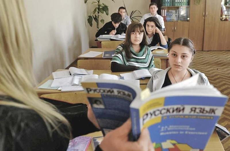 Rusdilli məktəblər bağlanacaq?