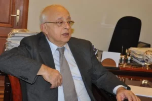 Xalq yazıçısı Elçin Əfəndiyev vəfat edib – Dəfn yeri açıqlandı