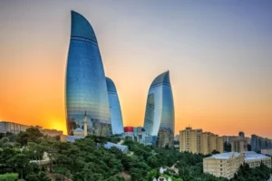 Azərbaycan niyə turist cəlb edə bilmir? – Qapalı sərhədlər, baha xidmətlər və monopoliyaya çevrilmiş aviasiya sektoru