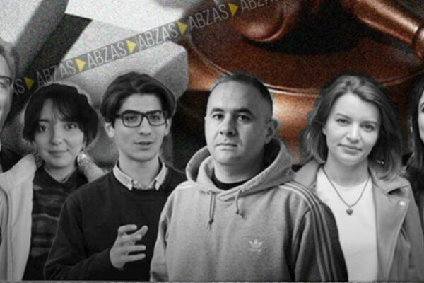 “Abzas”çıların məhkəmə zalından zorakılıqla çıxarıldığı deyilir 