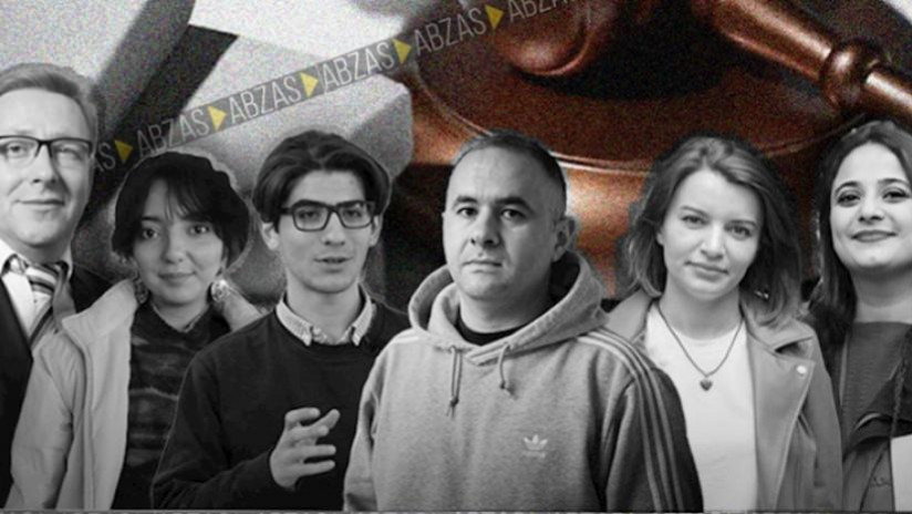 “Abzas”çıların məhkəmə zalından zorakılıqla çıxarıldığı deyilir 