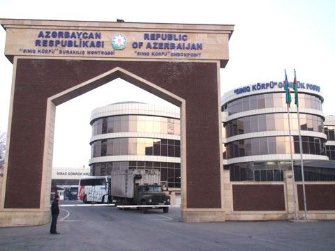 “Qırmızı Körpü” gömrük postunda 300 avtomobil gözləyir – AYNA
