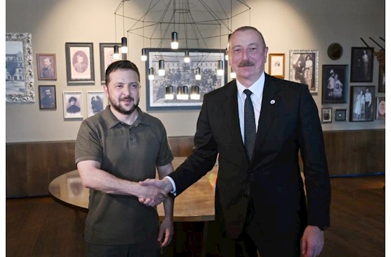 Zelenski İlham Əliyev ilə Rusiyanın SOCAR-a məxsus neft anbarını vurmasını müzakirə ediblər