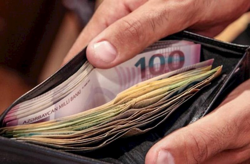 Azərbaycanda ayda 600 manatdan çox pul xərcləyən neçə nəfər var?