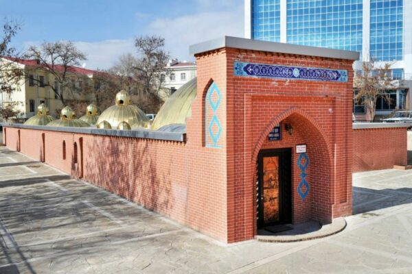 Naxçıvan şəhərindəki “İsmayıl Xan hamamı” nın bərpası istiqamətində işlərə başlanılıb