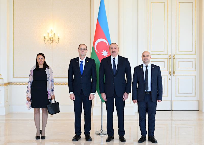 İlham Əliyev yeni İsrail səfirinin etimadnaməsini qəbul etdi