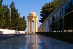Şəhidlər xiyabanında çəkilişlərə məhdudiyyət və geyim qadağalarının tətbiqi təklif olunur